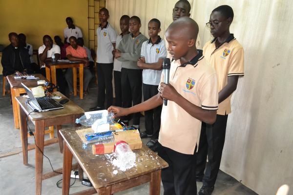 An Interview with a Student Who Built a Vacuum Cleaner Using Simple Tools